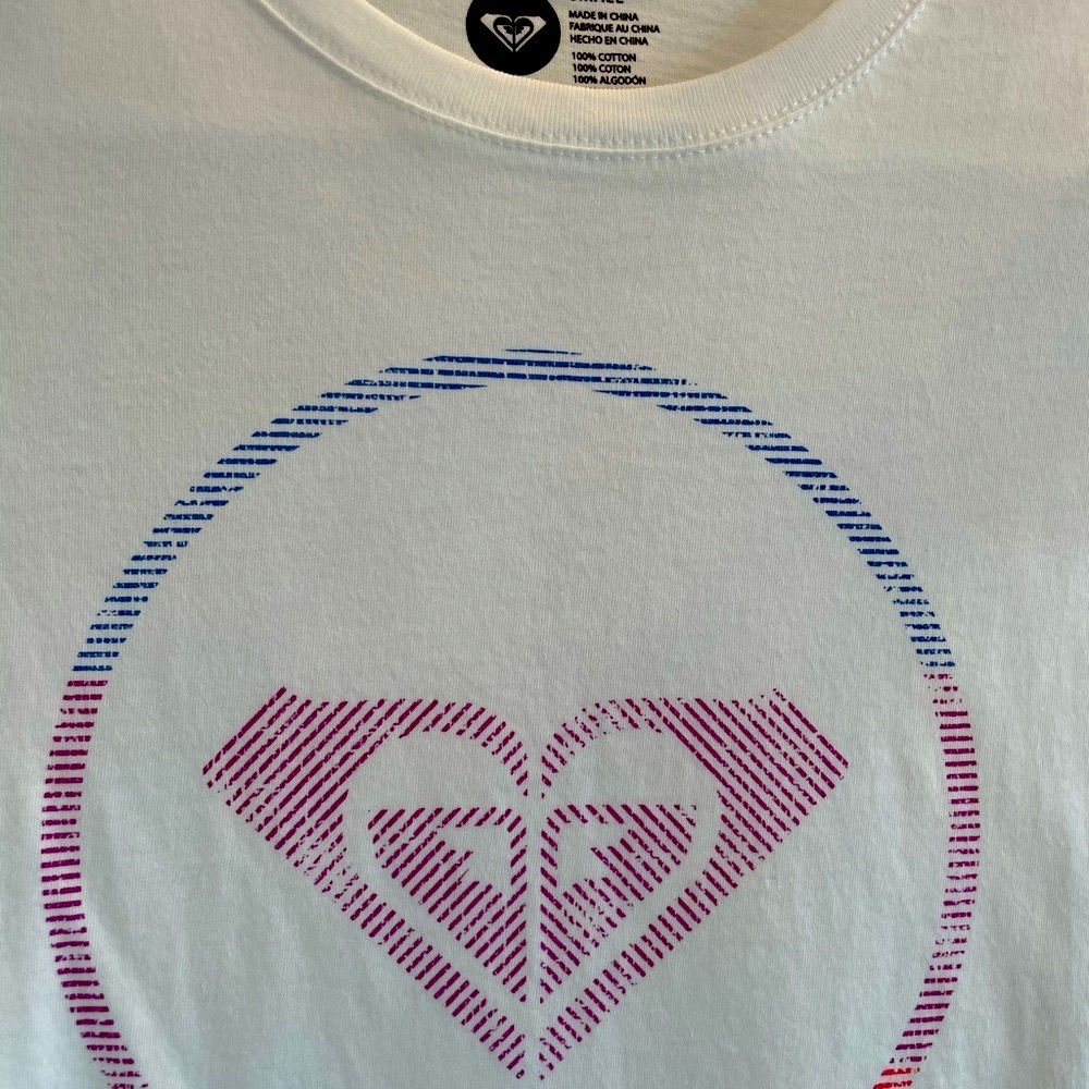 NWT Roxy T-shirt Small - Picture 2 of 3